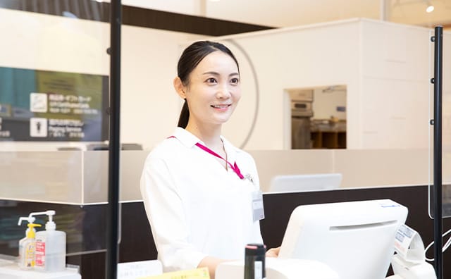 サービスカウンター・銘店コーナー