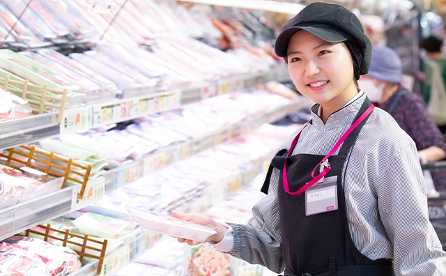 生鮮食品売場の夕方作業