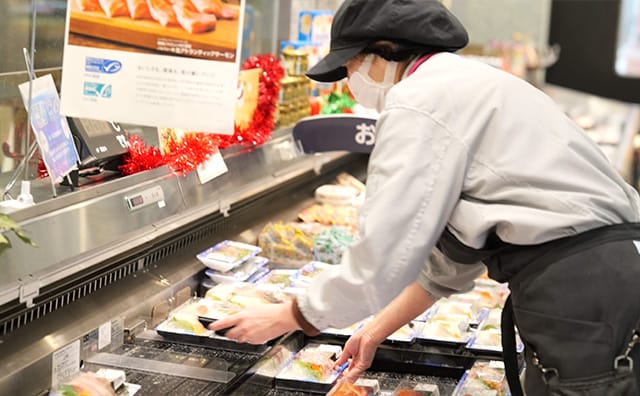 まずはパックに盛り付けることから